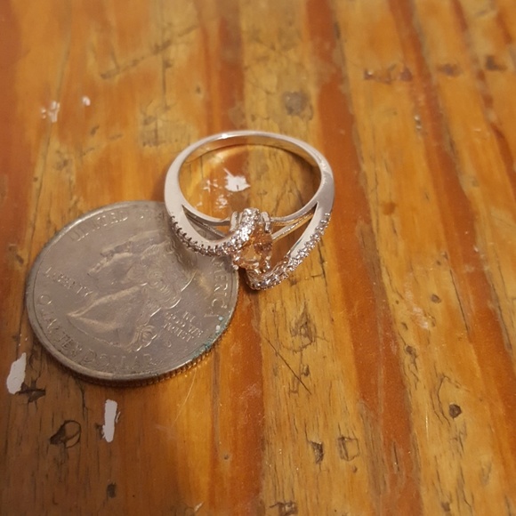 Beautiful ring - Picture 2 of 2